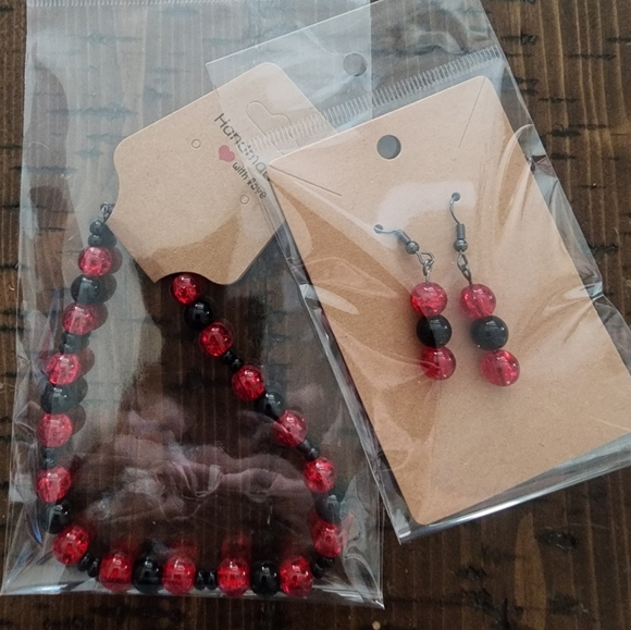 Red and Black Beaded Bracelet And Earring Set - Picture 1 of 11